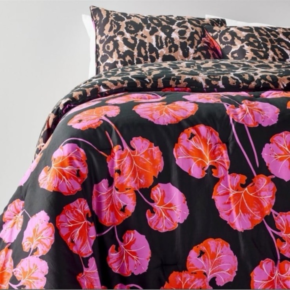 🐆NO OFFERS! DVF LIM ED COMFORTER SET - Picture 2 of 10